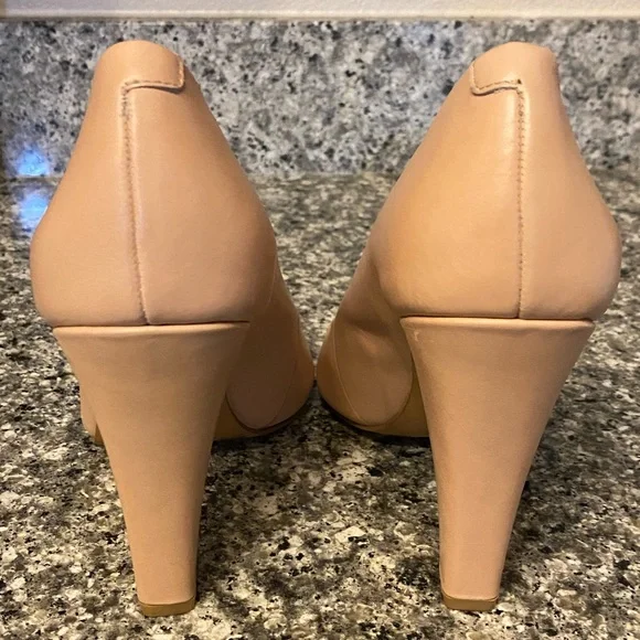 VINCE CAMUTO Tan Leather Heels Pumps size 9 - Picture 7 of 15